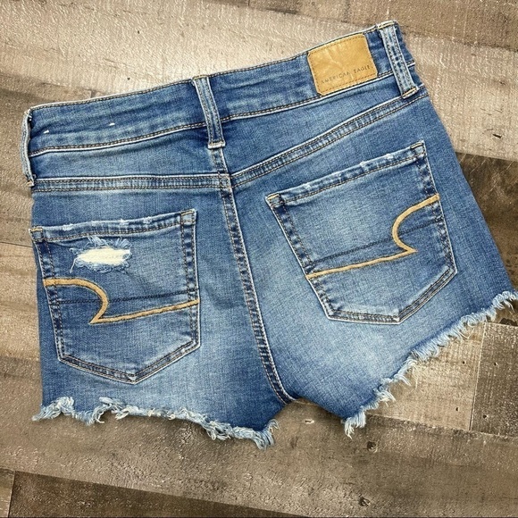 American Eagle Distressed Button Fly Hi-Rise Shortie 00 - Picture 3 of 12